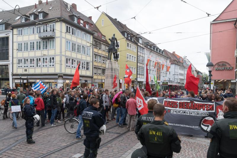 Zwischenkundgebung am Bertoldsbrunnen