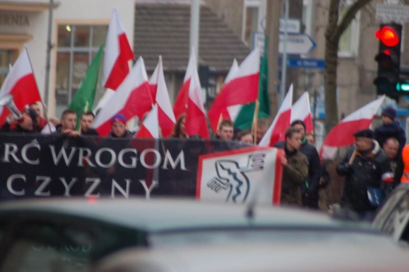 Soldaten als neofaschistische Transpi-Träger