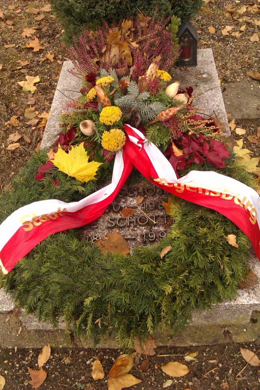 Gedenkkranz der Stadt auf Schottenheimers Grab