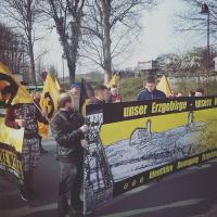 Mitglieder der Identitären Bewegung Erzgebirge und Zwickau bei einer Demonstration am 9.4.16 in Aue (2)