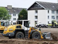Baumaschinen da, wo bisher ein Kickplatz war: In der Lörracher Straße laufen die Vorbereitungen für den Baun derr provisorischen Erstaufnahmeeinrichtung. 
