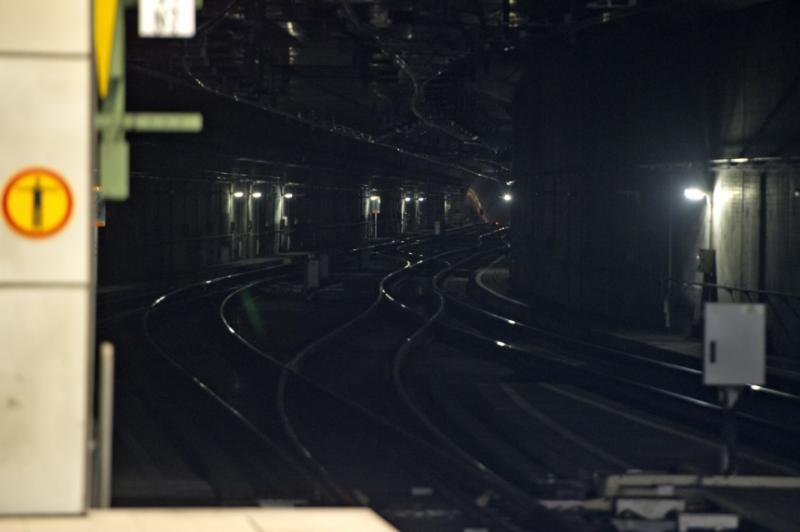 In diesem Tunnel am Berliner Hauptbahnhof hat ein Bahnmitarbeiter am Montagmittag gefährliche Brandsätze entdeckt. (© dapd)