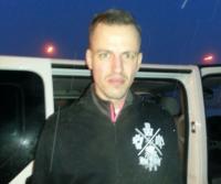 Andreas Baum mit Jacke "Brotherhood" von Nazilabel OPOS Records