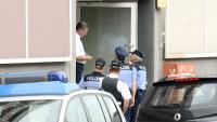 Frank Henkel empfängt die Polizei vor seiner Privatwohnung in Berlin-Mitte