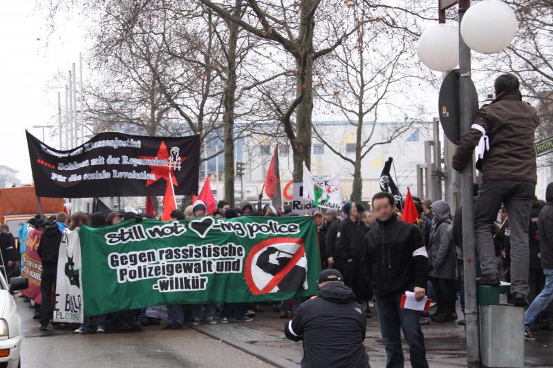 Die Demo zieht weiter in Richtung Innenstadt