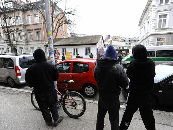 Razzia in der Gartenstraße.