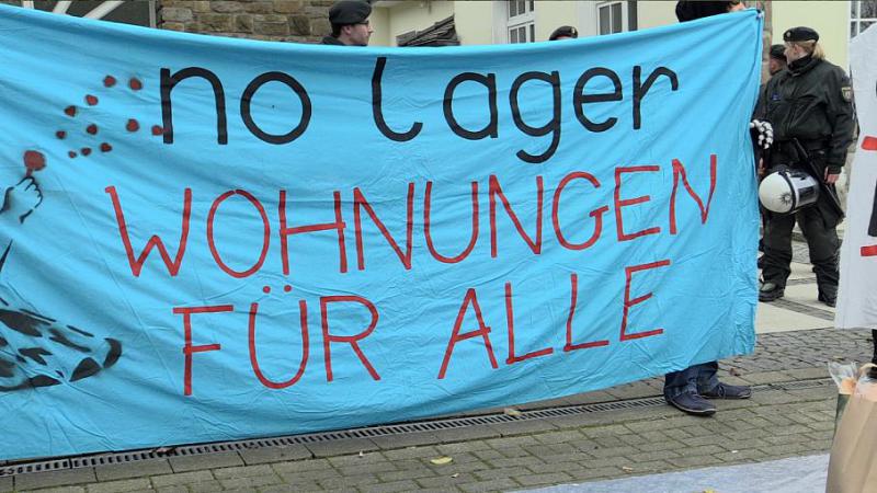 Die Aktivisten wollten erreichen, dass "der Betrieb das Geschäft einstellt", wie einer von ihnen sagte.