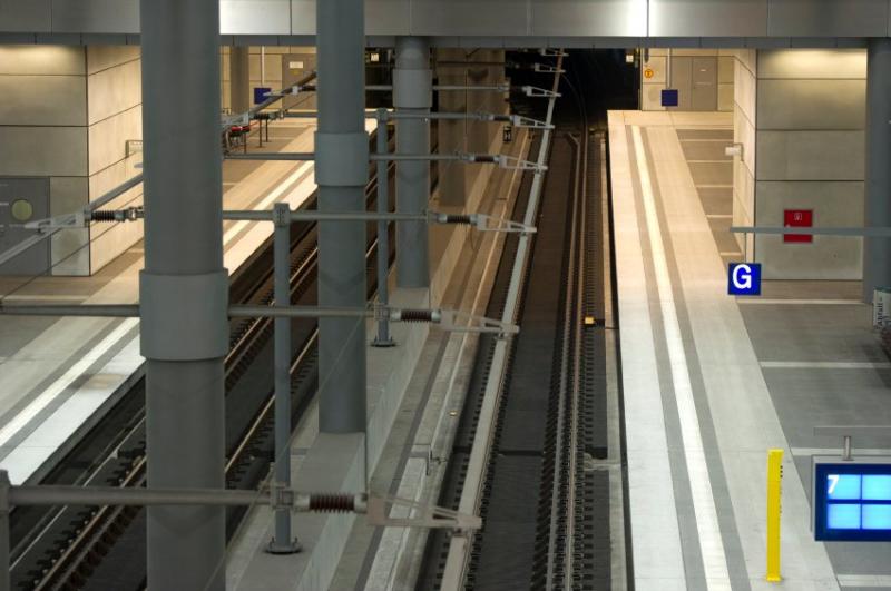 Leere Bahnsteige am Hauptbahnhif: Viele Züge wurden umgeleitet Foto: DAPD