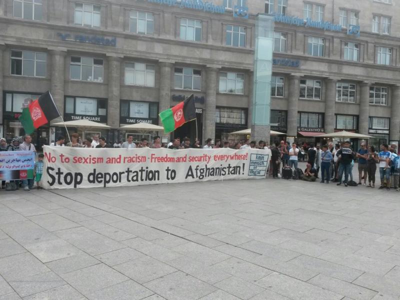 Kundgebung am Kölner Hauptbahnhof