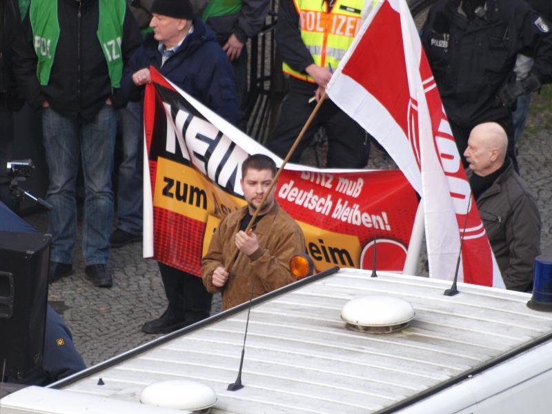 NPD vor dem Rathaus Neukölln - 2