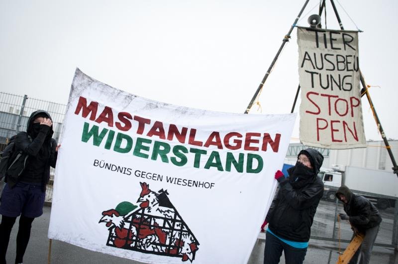 Blockade an der Hauptzufahrt