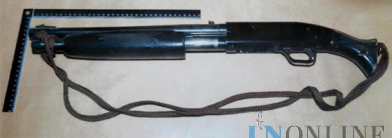Foto einer Pumpgun. Unter anderem wurde bei dem Polizisten so eine Waffe gefunden