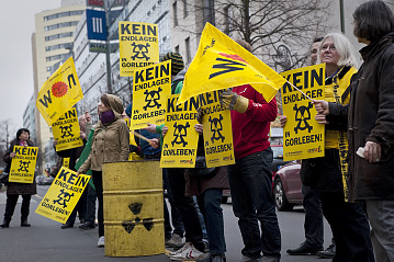 3 Berlin lined up with placards