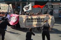 Die Demo biegt am Antonplatz wieder auf die Berliner Allee ein