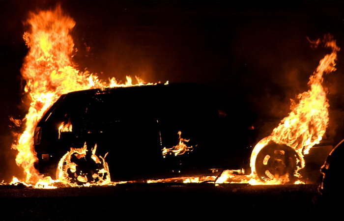 Brennendes Auto
