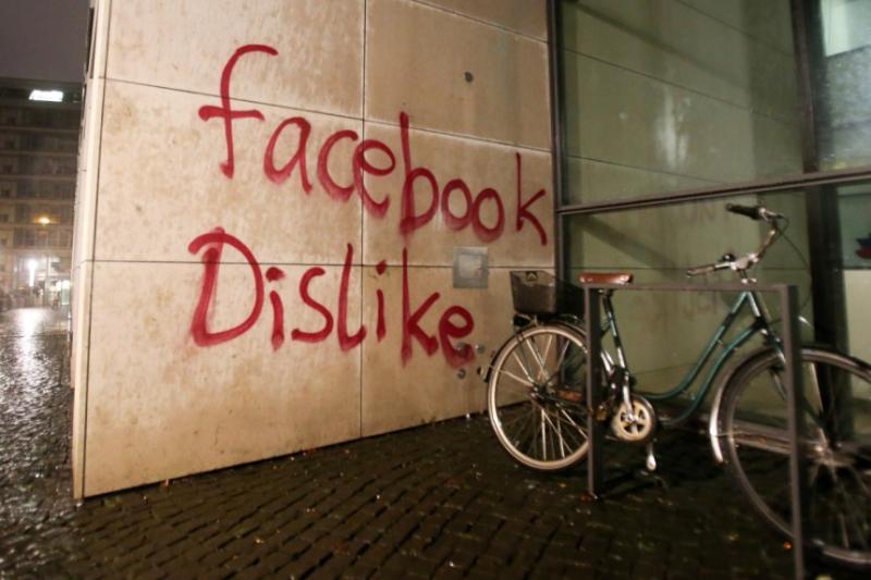  In diesem Hamburger Bürogebäude sitzt Facebook. Den unbekannten Angreifern gefällt das offensichtlich ganz und gar nicht. 