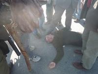 13/12: Der Bürgermeister von Keratea, von einer Polizeieinheit zusammengeschlagen
