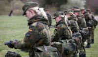 Woher die angebotenen Schusswaffen stammen und ob ein Zusammenhang mit in letzter Zeit gehäuften Diebstählen bei der Bundeswehr besteht, ist unbekannt