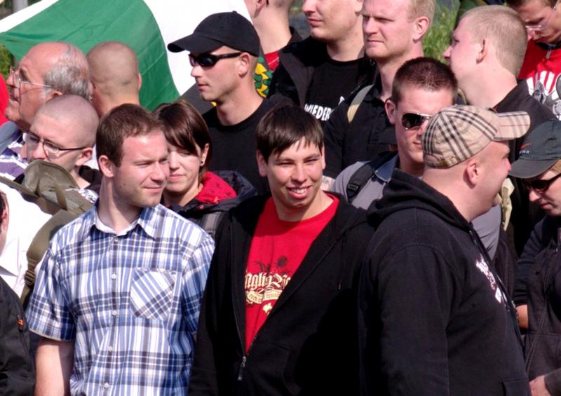 Marco Bleimaier (Mitte, schwarzer Kapuzenpulli, rotes Shirt) am 1. Mai in Heilbronn