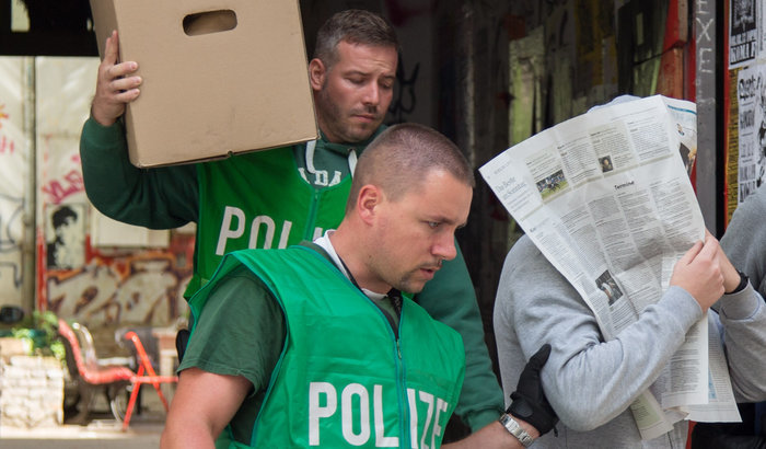 Im August 2013 wurde das linke Hausprojekt in der Rigaer Straße 94 im Zusammenhang mit den Ermittlungen durchsucht