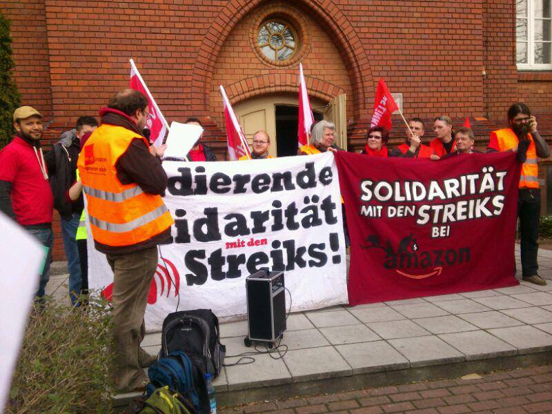 Protest vor dem Arbeitsgericht