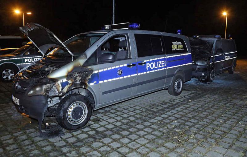  Die Polizei schließt einen Zusammenhang mit den Feierlichkeiten zum Tag der deutschen Einheit nicht aus. 