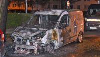 Der WISAG-Firmenwagen brannte im Frontbereich vollständig aus (Foto: spreepicture)