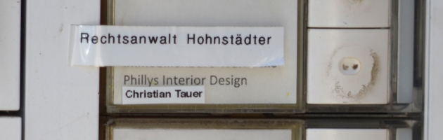 Gemeinsames Klingelschild von “Legida”-Schatzmeister Hohnstädter und “Phillys Interior Design” an der Stephanstraße 8