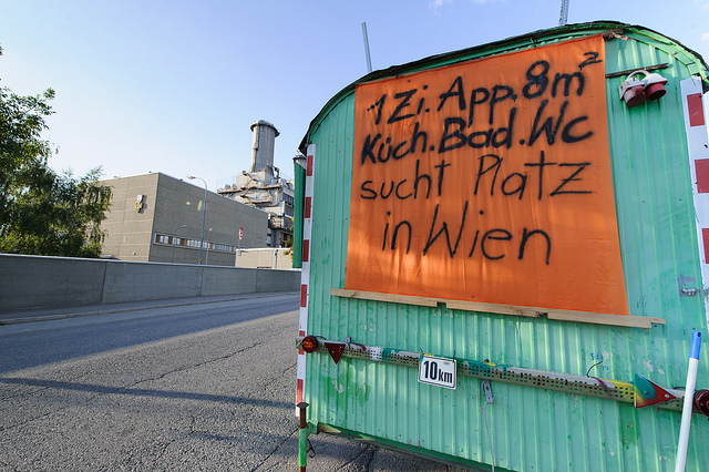 05.09.2013 - Wagenplatz Treibstoff bei Gaskraftwerk Leopldau (auf dem Randstreifen in der Petrischgasse). Foto: Martin Juen