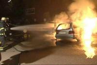 Fast schon alltäglich: ein brennendes Auto in HamburgFoto: rtn/radio tele nord