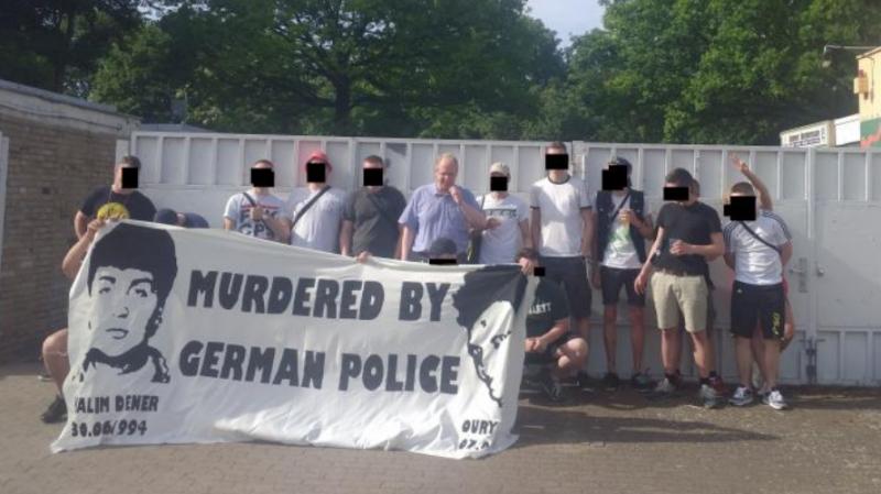 Fanszene 1907 mit OB Stefan Schostok gegen rassistische Polizeigewalt