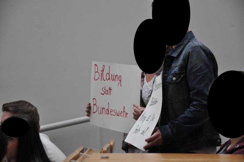 "Bildung statt Bundeswehr"