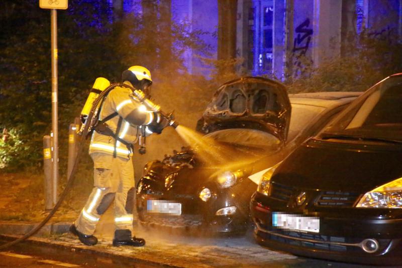 In Friedrichshain musste die Feuerwehr ein brennendes Auto löschen  Foto: Thomas Peise