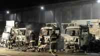 In Hohenschönhausen brannten Laster, Fensterscheiben wurden eingeschlagen Foto: spreepicture