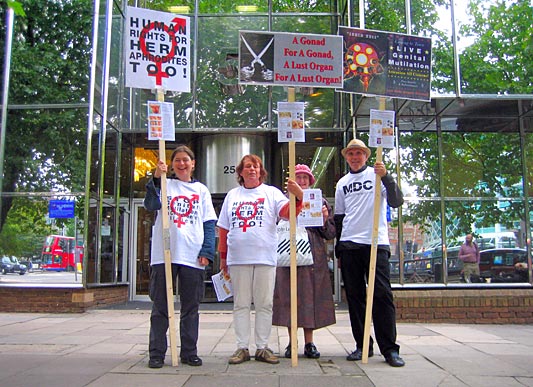 Friedlicher Protest gegen Genitalabschneiderkongress "ISHID 2011" inkl. "Live Operationen", London 19.06